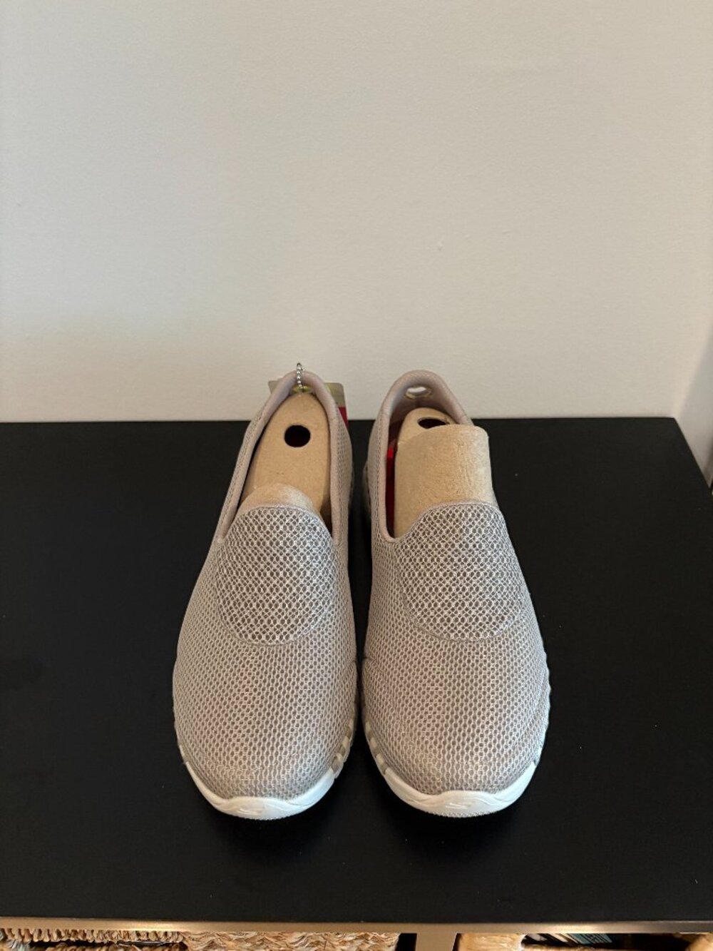 Skechers Go Walk Smart Taupe Size 7 NWT (no box)